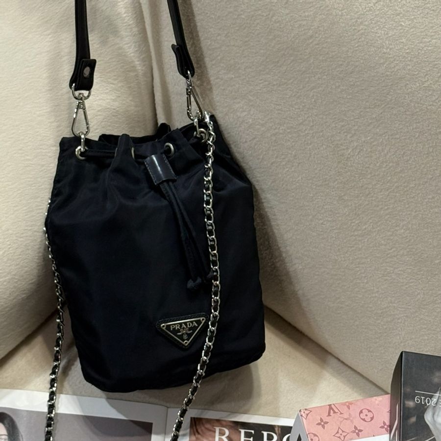 Prada • 經典黑銀尼龍迷你水桶包-2