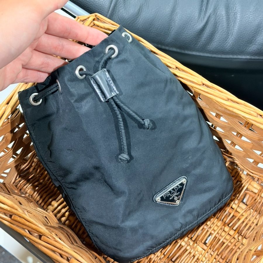 Prada • 經典黑銀尼龍迷你水桶包-5