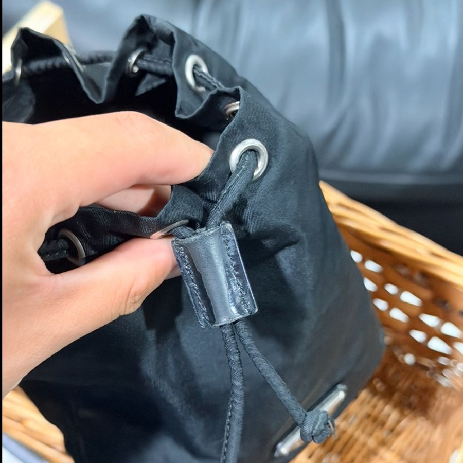 Prada • 經典黑銀尼龍迷你水桶包-9