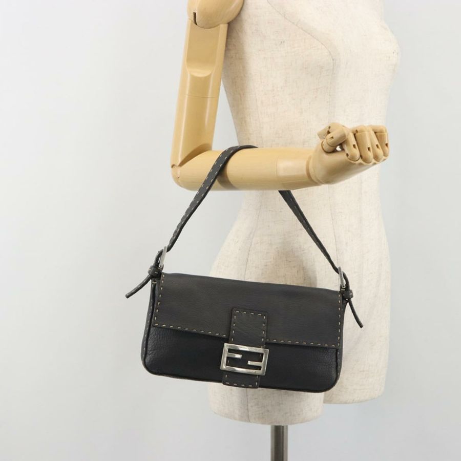 【日本直送】FENDI Celeria Mamma Baguette 單肩包 皮革 灰色 銀色 正品 yk20674M-24