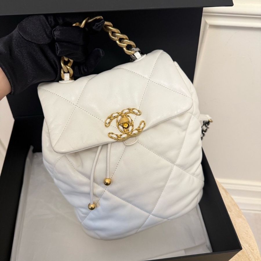 全新閒置全配🤍✨#香奈兒 #24C19bag #白金雙肩包 #晶片款 #肩帶可調節-1