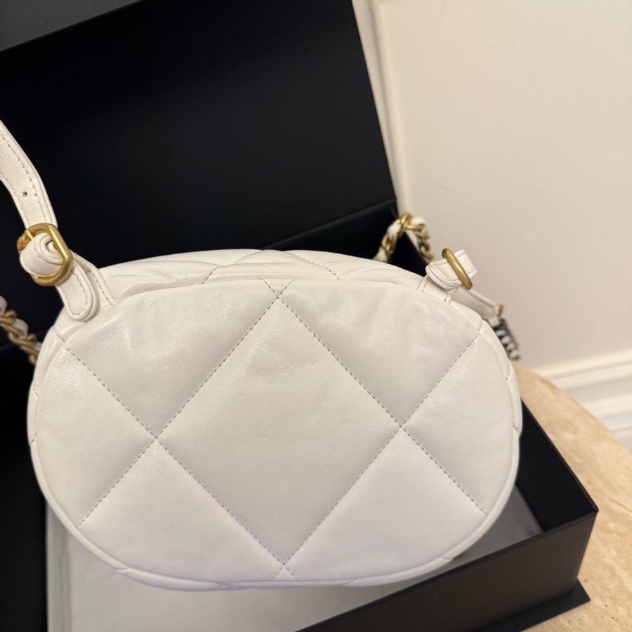 全新閒置全配🤍✨#香奈兒 #24C19bag #白金雙肩包 #晶片款 #肩帶可調節-5