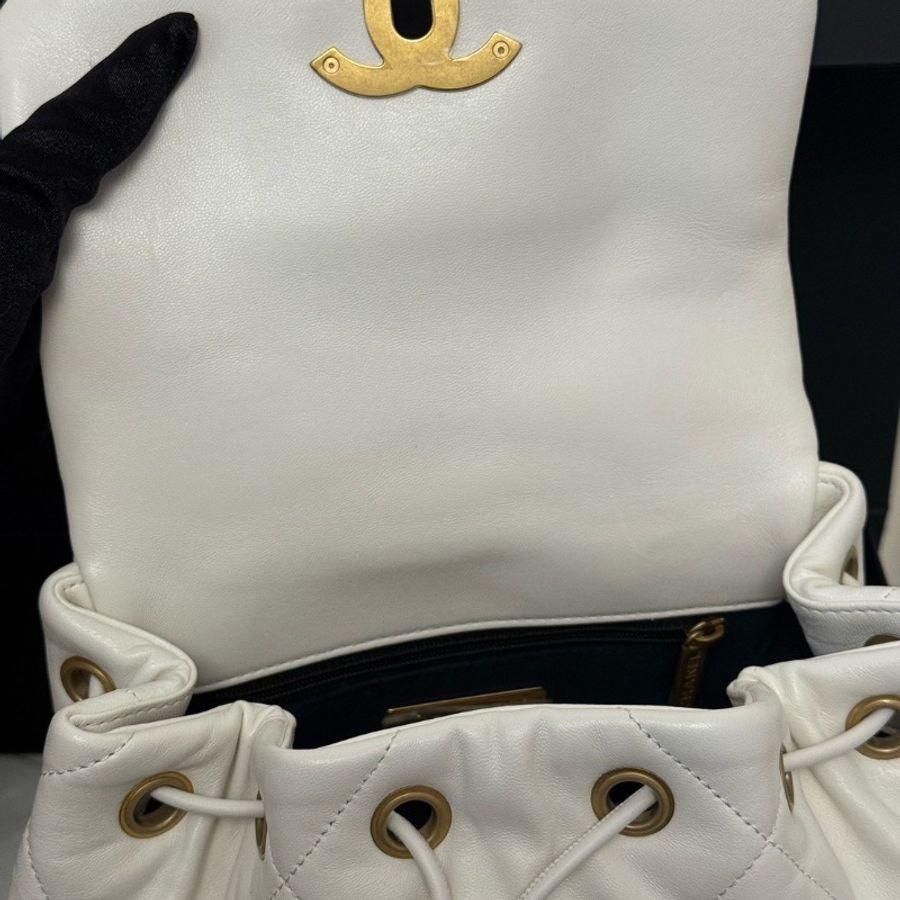 全新閒置全配🤍✨#香奈兒 #24C19bag #白金雙肩包 #晶片款 #肩帶可調節-7
