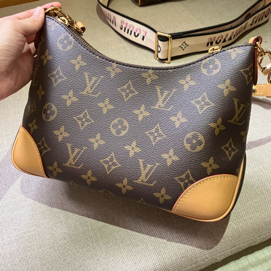 LV 牛角包-6