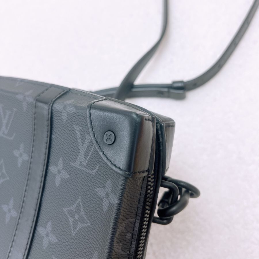 Lv soft trunk wallet 黑武士斜挎包-10