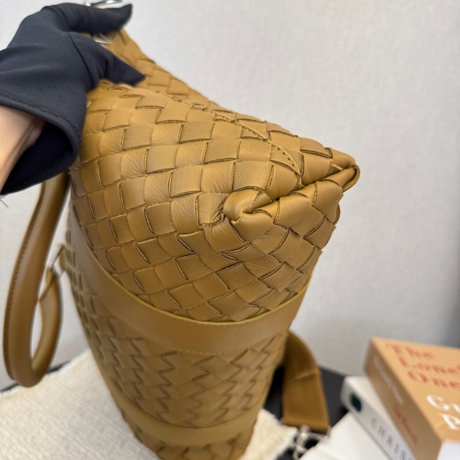 BV葆蝶家焦糖棕編織公文包手提包-9