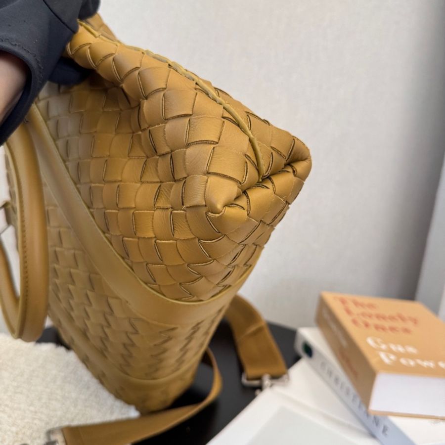BV葆蝶家焦糖棕編織公文包手提包-14