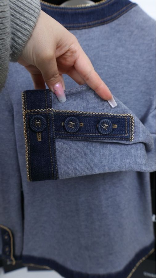 Chanel 07年蓝色圆领四口袋丹宁牛仔滚边针织开衫外套-12