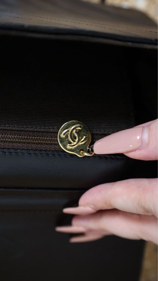 Chanel 1开黑金woc皮穿链单肩包腋下包-9