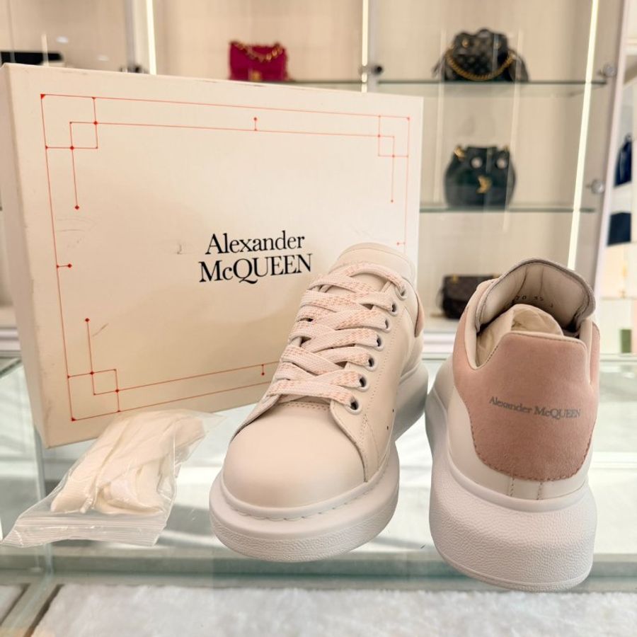 *SHIHNA名牌精品* Alexander McQueen 粉絨尾小白鞋 / 39號-1