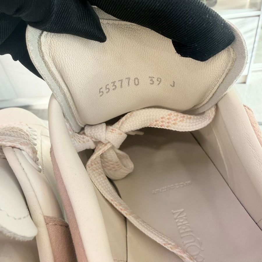 *SHIHNA名牌精品* Alexander McQueen 粉絨尾小白鞋 / 39號-5
