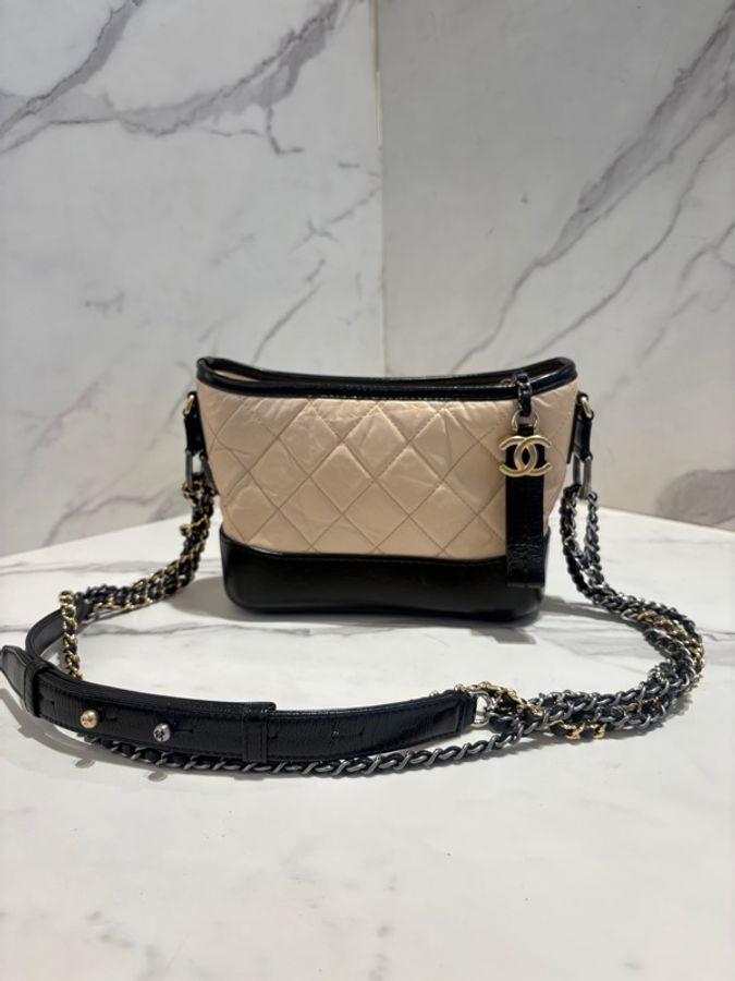 CHANEL膚拼黑流浪包Mini-0
