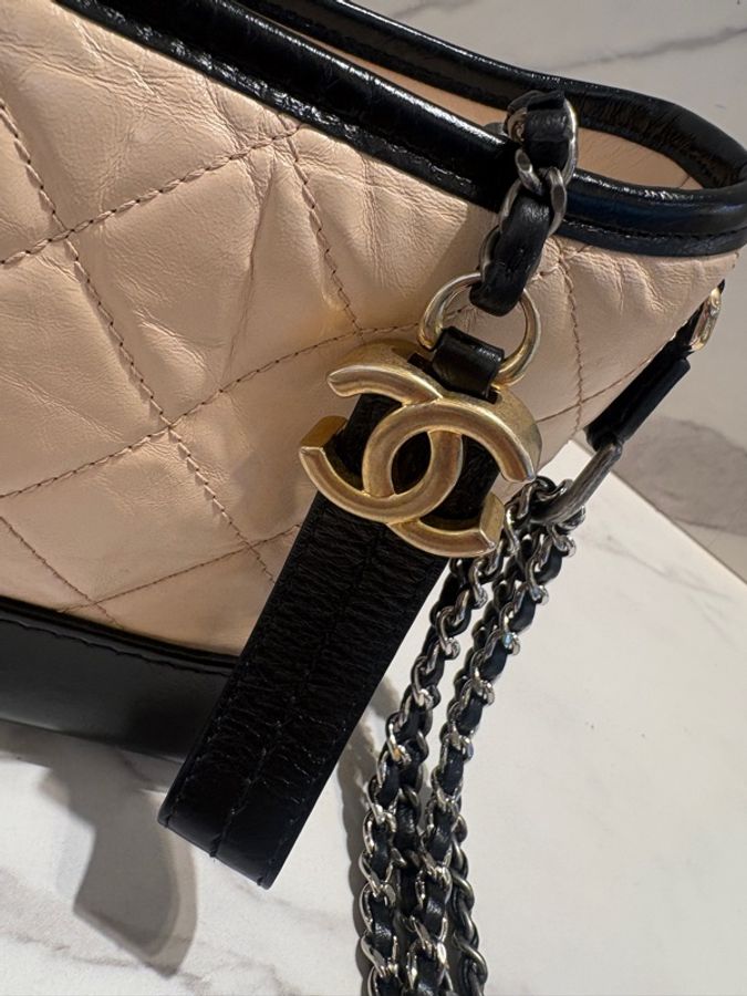 CHANEL膚拼黑流浪包Mini-15