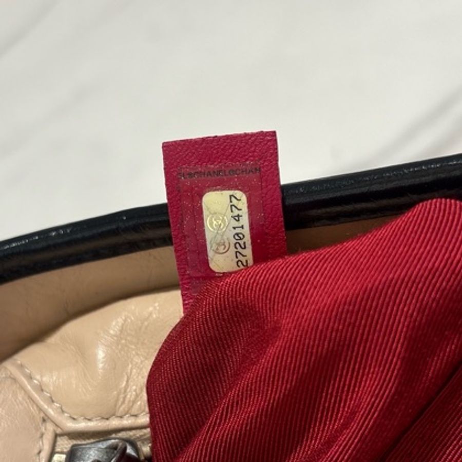 CHANEL膚拼黑流浪包Mini-18