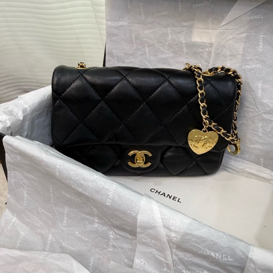Chanel黑色羊皮愛心鏈mini coco-1