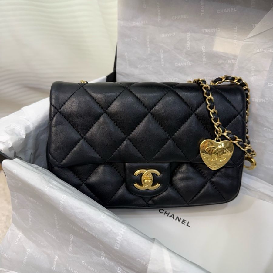 Chanel黑色羊皮愛心鏈mini coco-2