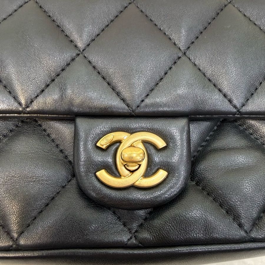 Chanel黑色羊皮愛心鏈mini coco-4