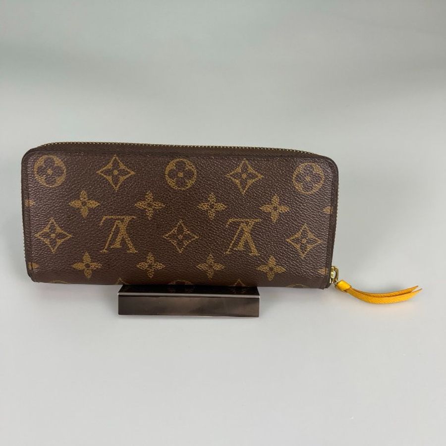 LV M6157 老花黃拉鍊長夾-1