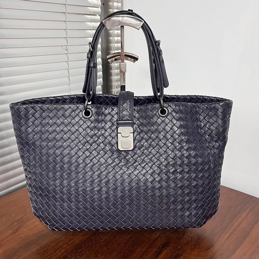 BV 葆蝶家 BOTTEGA VENETA Capri 深紫色編織手提包 尺寸 40×15×25cm-0
