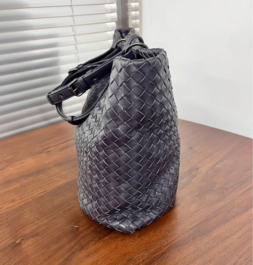 BV 葆蝶家 BOTTEGA VENETA Capri 深紫色編織手提包 尺寸 40×15×25cm-3