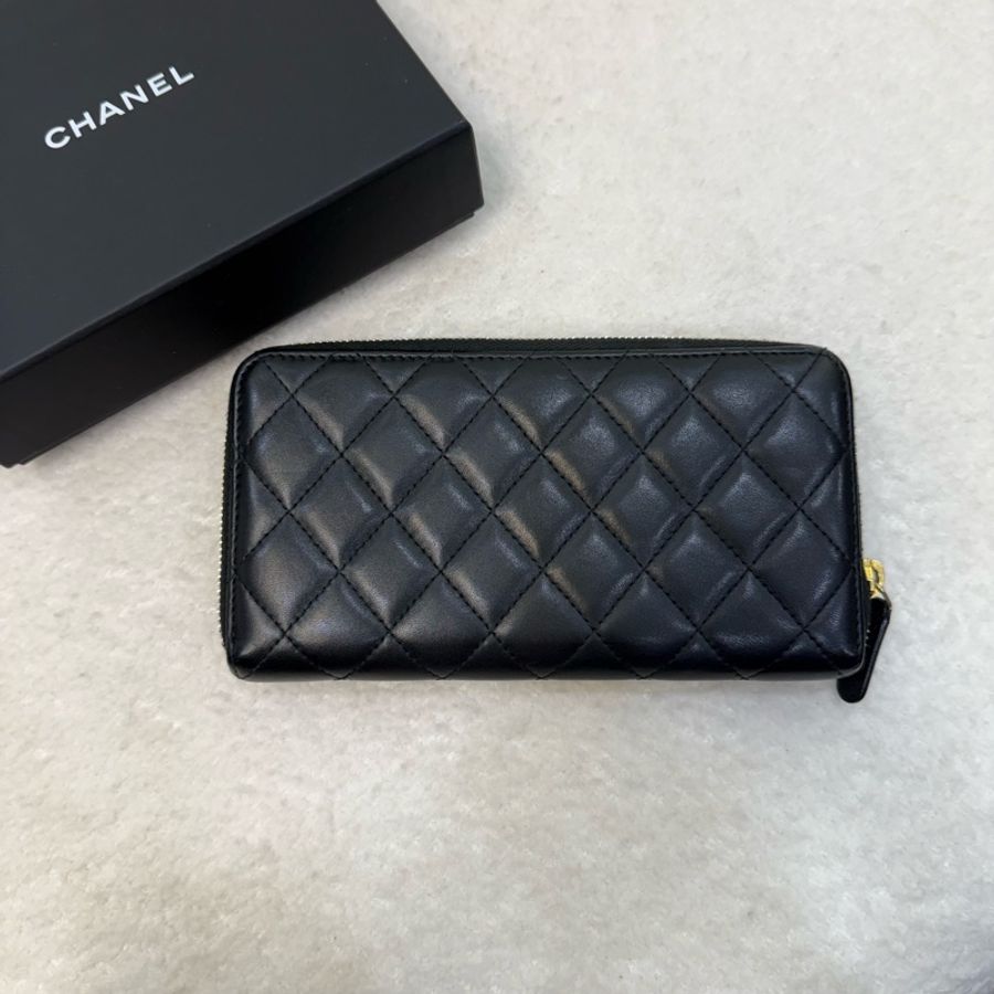 Chanel 黑羊皮金釦8卡ㄇ拉長夾-1