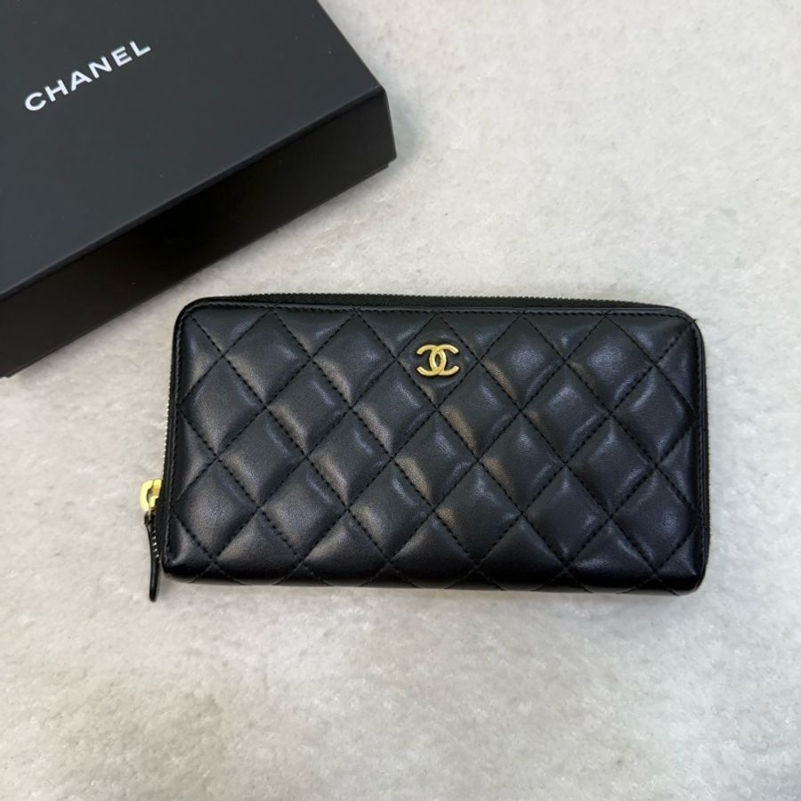 Chanel 黑羊皮金釦8卡ㄇ拉長夾-6