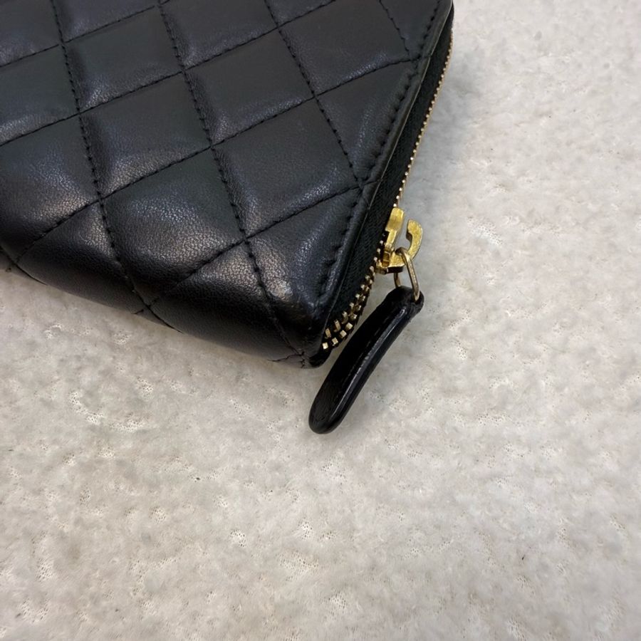 Chanel 黑羊皮金釦8卡ㄇ拉長夾-10