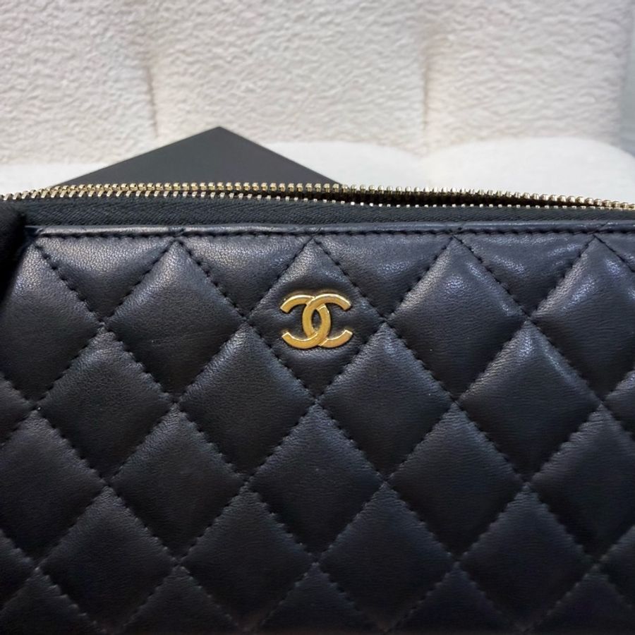 Chanel 黑羊皮金釦8卡ㄇ拉長夾-13