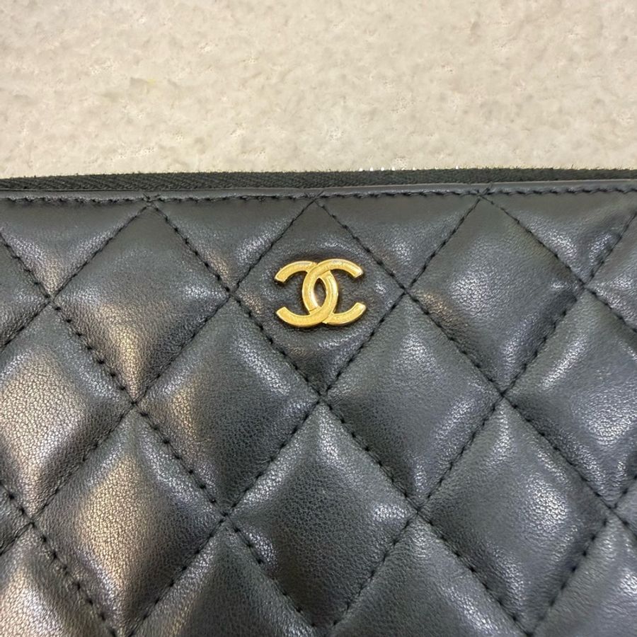 Chanel 黑羊皮金釦8卡ㄇ拉長夾-17