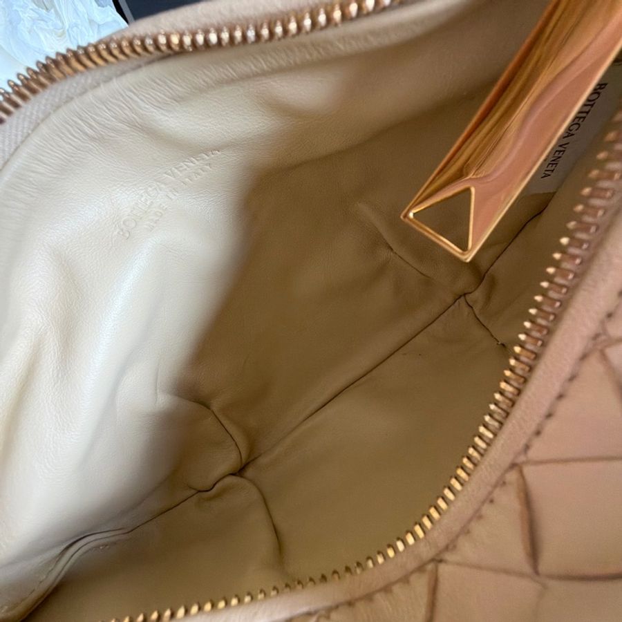 Bottega Veneta Mini Jodie Neutral Bv經典編織小羊皮手提包-10