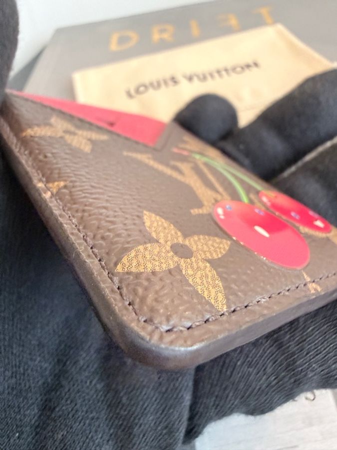 Louis Vuitton✨LV M14562 Magnet 村上隆聯名櫻桃系列手機磁吸式卡包-8