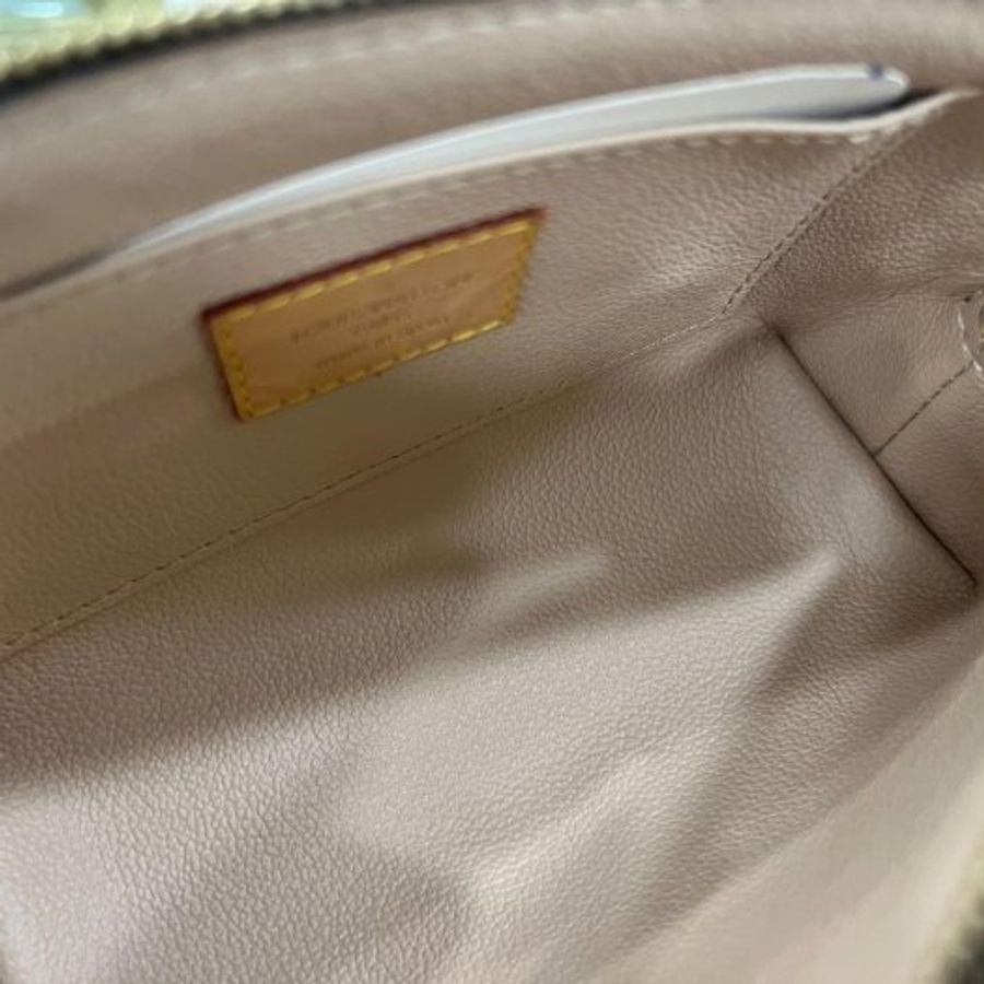 東區正精品㊣LV M47515 Pochette 字紋老花拉鍊貝殼包化妝包 RZ6555-10