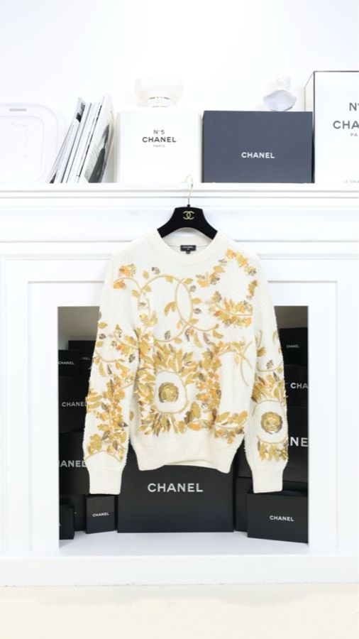 Chanel 18年希腊系列秀款秀款立体金树叶山茶花毛衣-0