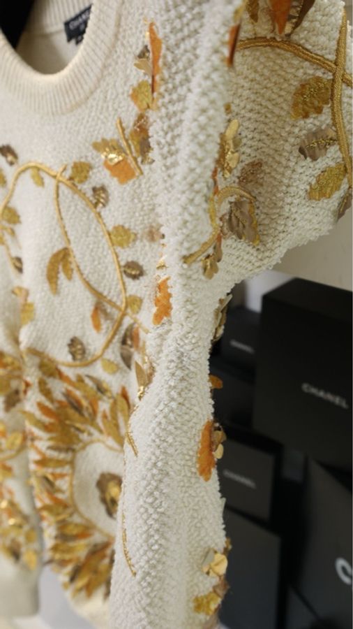 Chanel 18年希腊系列秀款秀款立体金树叶山茶花毛衣-23