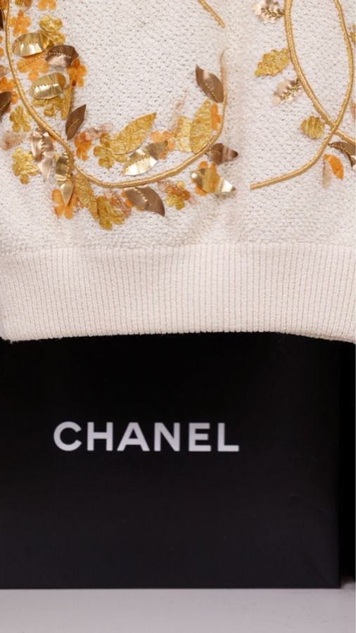 Chanel 18年希腊系列秀款秀款立体金树叶山茶花毛衣-28