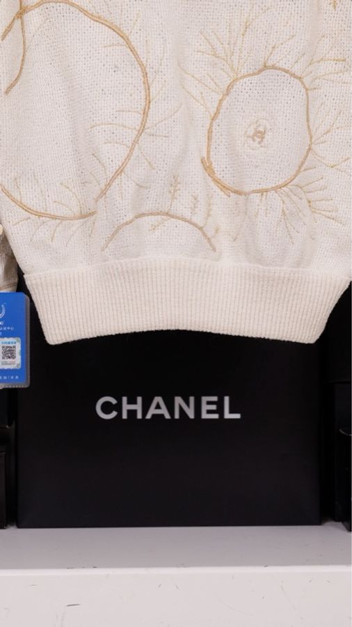 Chanel 18年希腊系列秀款秀款立体金树叶山茶花毛衣-31
