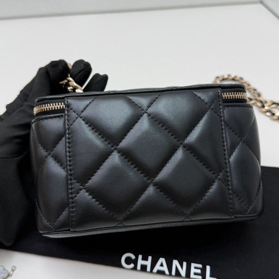 香奈兒/Chanel 黑金羊皮琺瑯扣鏈條化粧包-1