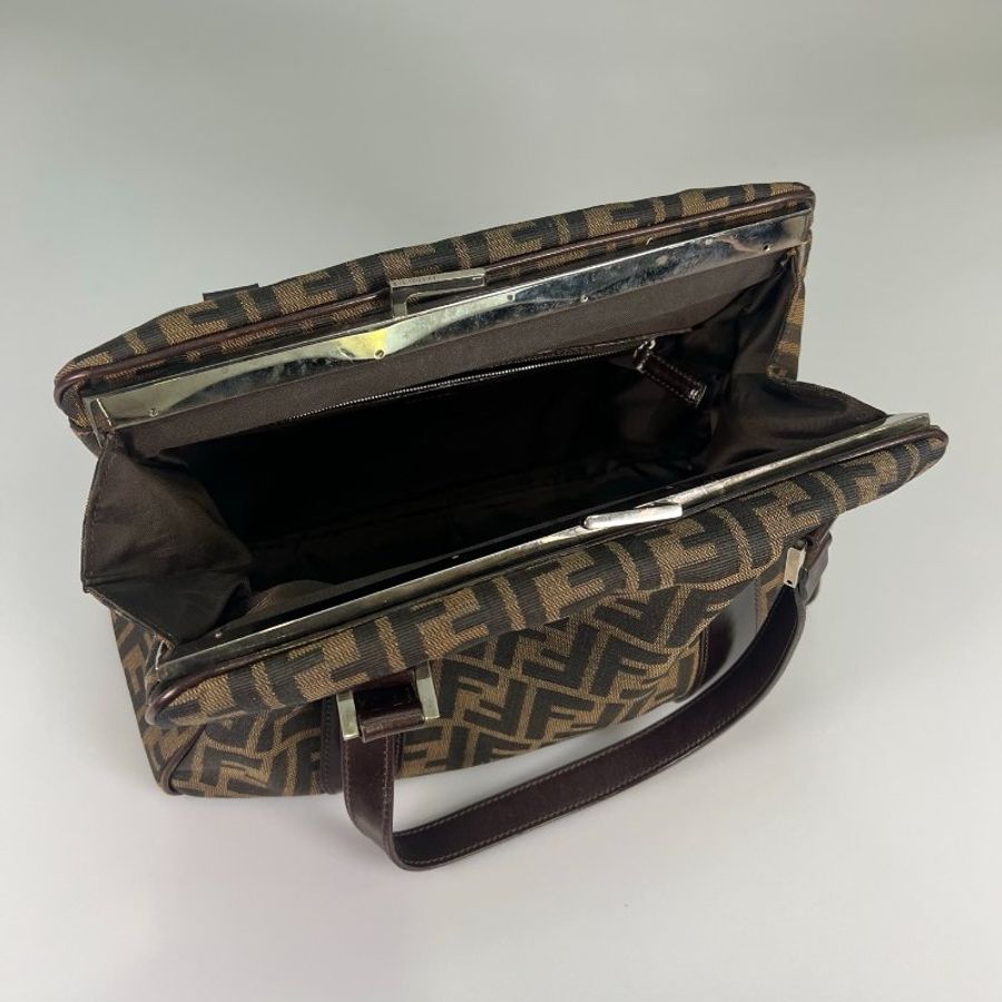 FENDI VINTAGE老花帆布ZUCCA口金手提單包-6