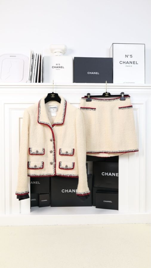 Chanel 06年高级手工坊系列奶白色蓝红滚边琉璃扣四口袋外套半裙套装-0