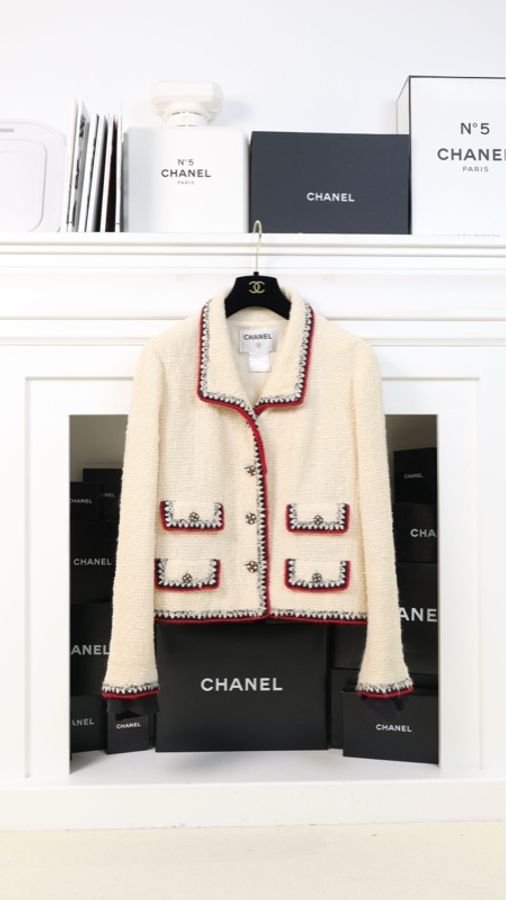 Chanel 06年高级手工坊系列奶白色蓝红滚边琉璃扣四口袋外套半裙套装-1