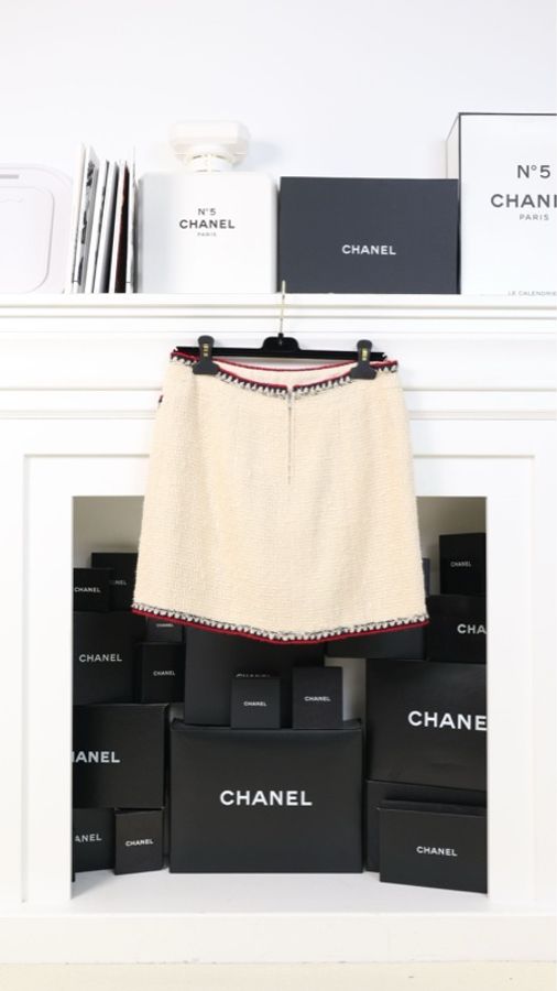 Chanel 06年高级手工坊系列奶白色蓝红滚边琉璃扣四口袋外套半裙套装-5
