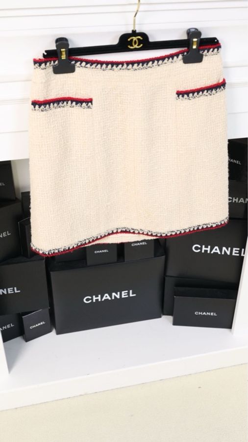 Chanel 06年高级手工坊系列奶白色蓝红滚边琉璃扣四口袋外套半裙套装-12