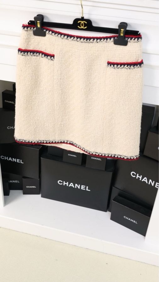 Chanel 06年高级手工坊系列奶白色蓝红滚边琉璃扣四口袋外套半裙套装-13
