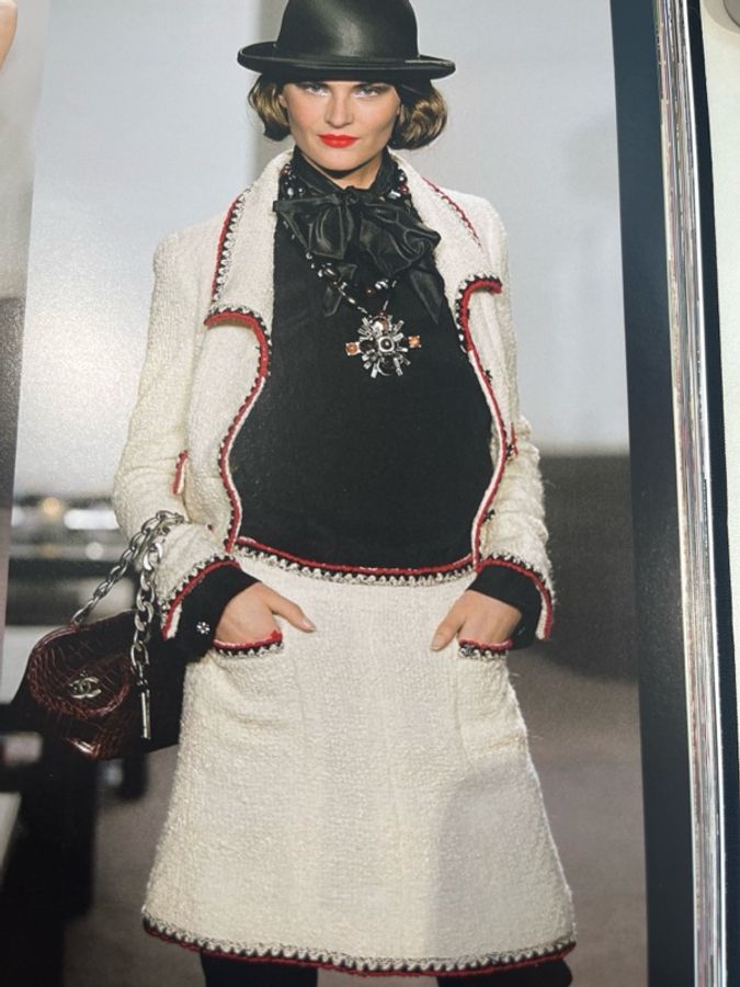 Chanel 06年高级手工坊系列奶白色蓝红滚边琉璃扣四口袋外套半裙套装-14