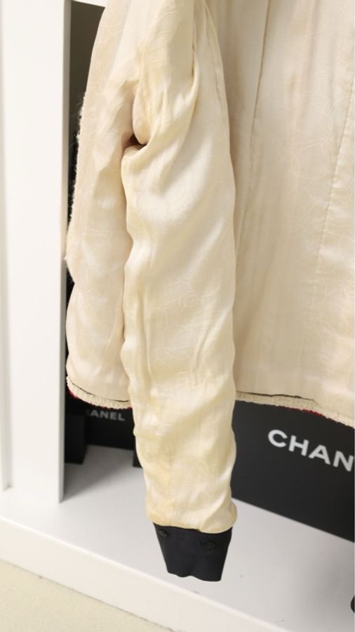 Chanel 06年高级手工坊系列奶白色蓝红滚边琉璃扣四口袋外套半裙套装-31