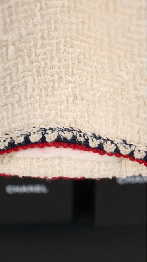 Chanel 06年高级手工坊系列奶白色蓝红滚边琉璃扣四口袋外套半裙套装-34