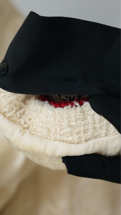 Chanel 06年高级手工坊系列奶白色蓝红滚边琉璃扣四口袋外套半裙套装-40