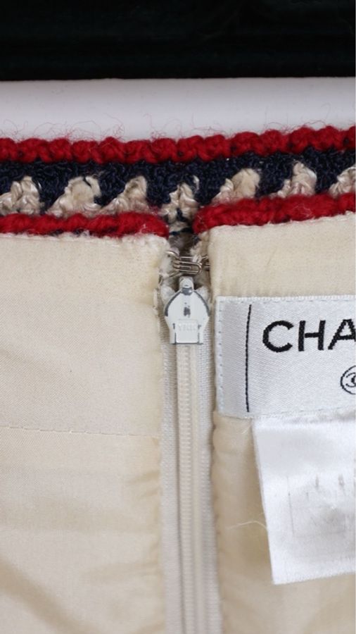 Chanel 06年高级手工坊系列奶白色蓝红滚边琉璃扣四口袋外套半裙套装-49
