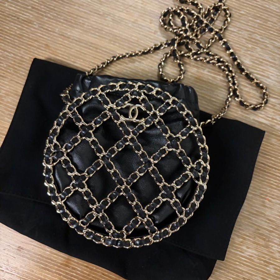 Chanel 圓型硬殼小包-5