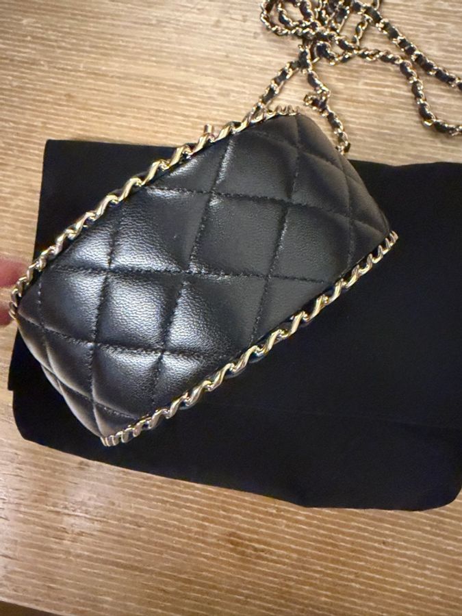 Chanel 圓型硬殼小包-7